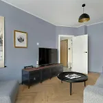 Elegant In For Remote Work With Parking And Balcony By Renters