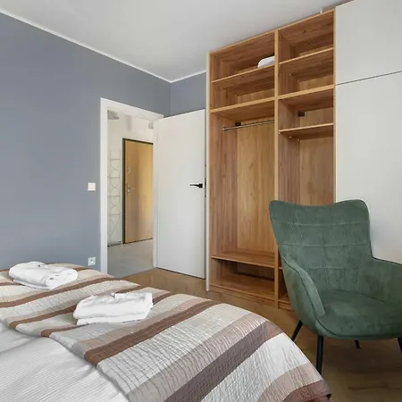 Elegant In For Remote Work With Parking And Balcony By Renters Apartament