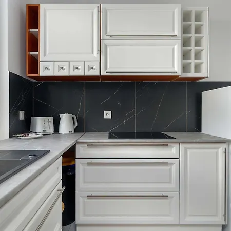 Elegant In For Remote Work With Parking And Balcony By Renters Poznań