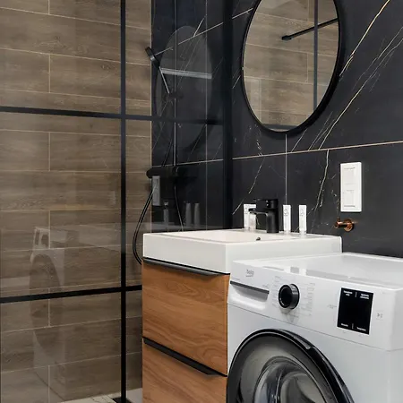 Elegant In For Remote Work With Parking And Balcony By Renters Poznań