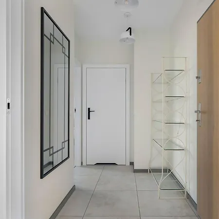 Elegant In For Remote Work With Parking And Balcony By Renters Poznań