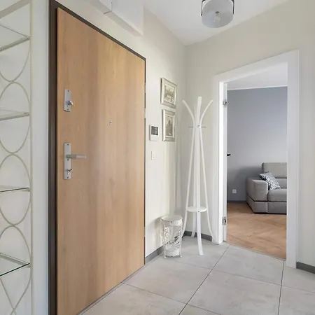 Elegant In For Remote Work With Parking And Balcony By Renters * Poznan
