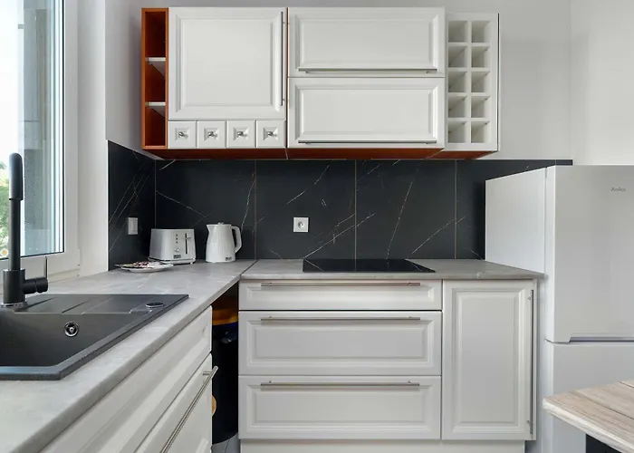 Elegant In For Remote Work With Parking And Balcony By Renters 波兹南