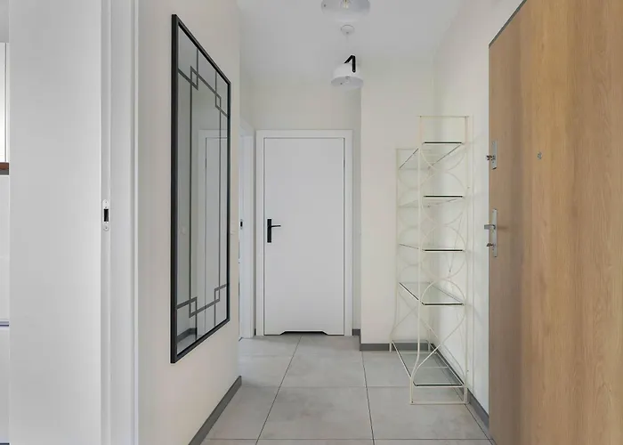 Elegant In For Remote Work With Parking And Balcony By Renters 波兹南